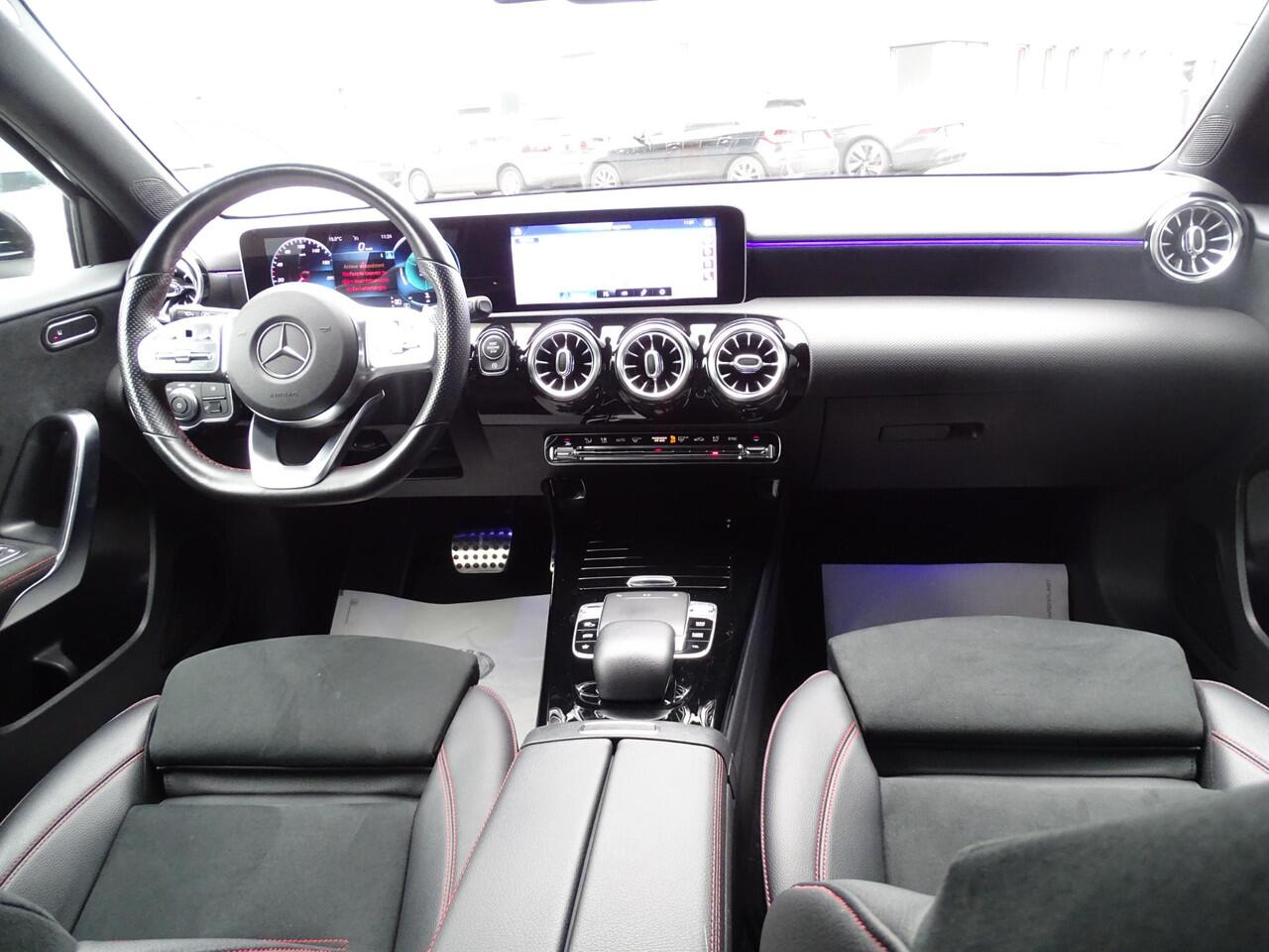 Mercedes-Benz A-KLASSE 220 Launch Edition Premium AMG NAVIGATIE|SFEERVERLICHING|AMG-LINE|PARKEER SENSOREN|STOELVERWARMING|LED KOPLAMPEN|NEDERLANDSE AUTO|