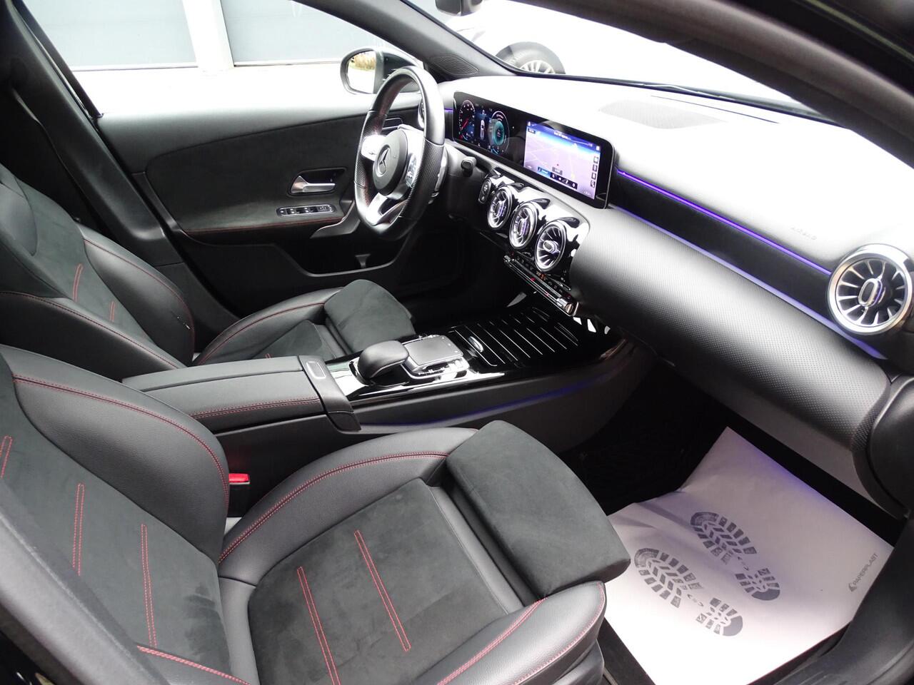 Mercedes-Benz A-KLASSE 220 Launch Edition Premium AMG NAVIGATIE|SFEERVERLICHING|AMG-LINE|PARKEER SENSOREN|STOELVERWARMING|LED KOPLAMPEN|NEDERLANDSE AUTO|