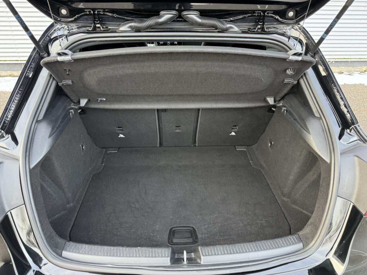 Mercedes-Benz A-KLASSE 200 Bns Sol. AMG Automaat Led stoelverwarming 18" lichtmetaal