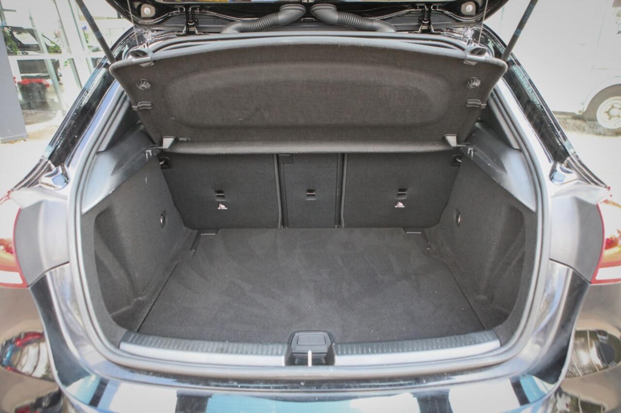 Mercedes-Benz A-KLASSE 180 Bns Solution AMG