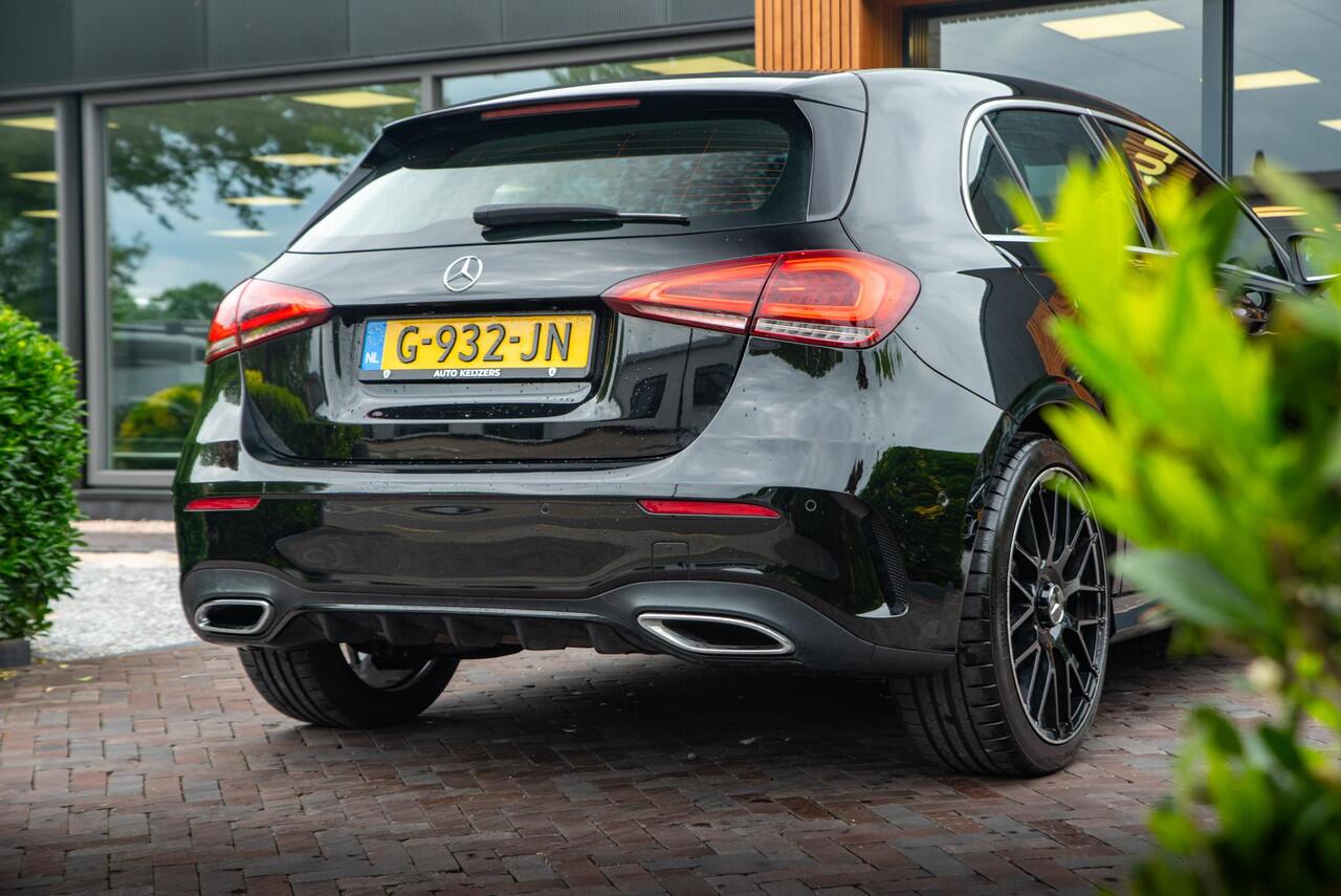 Mercedes-Benz A-KLASSE 180 Business Solution AMG Ambient Cruise Navigatie Camera Sportstoelen Leer LED 19" LMV
