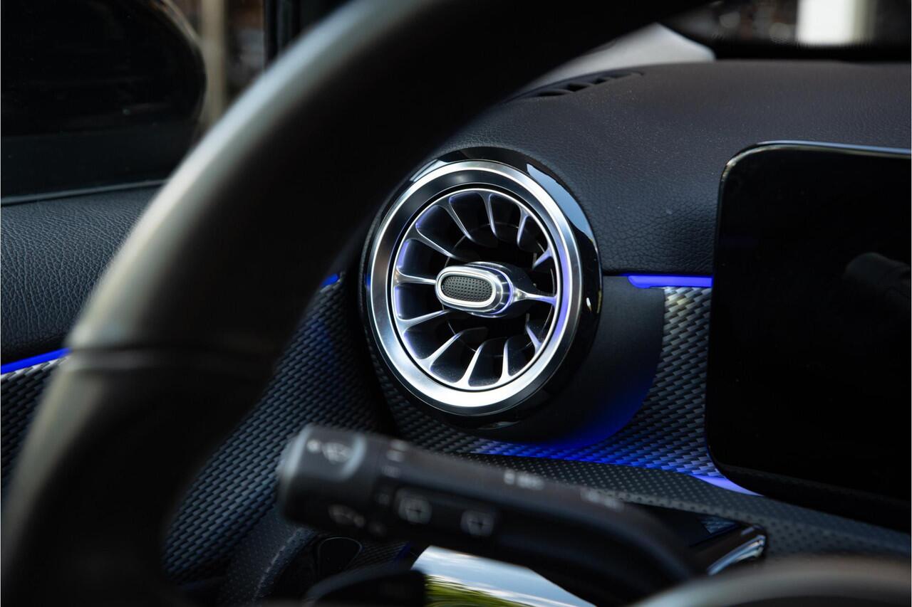 Mercedes-Benz A-KLASSE 180 Business Solution AMG Ambient Cruise Navigatie Camera Sportstoelen Leer LED 19" LMV