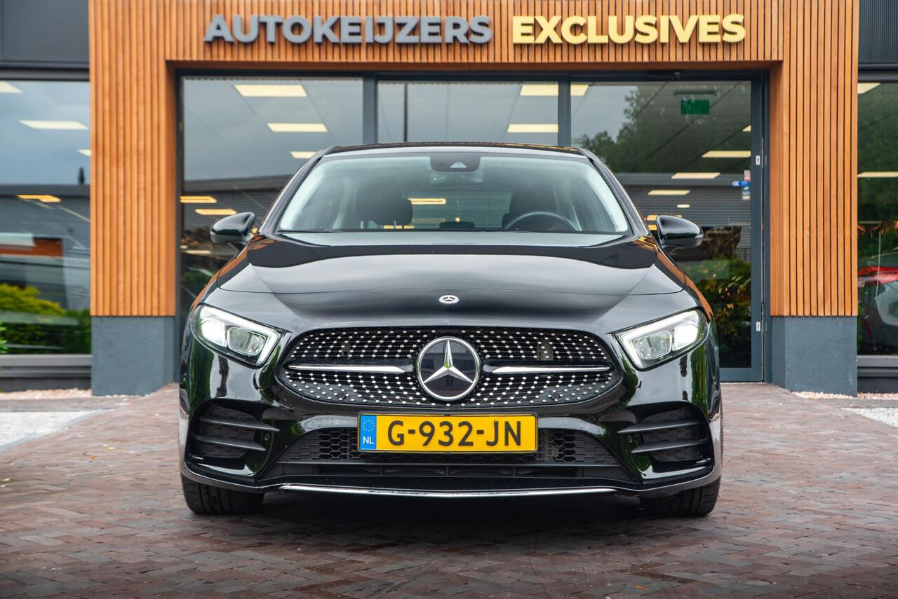 Mercedes-Benz A-KLASSE 180 Business Solution AMG Ambient Cruise Navigatie Camera Sportstoelen Leer LED 19" LMV