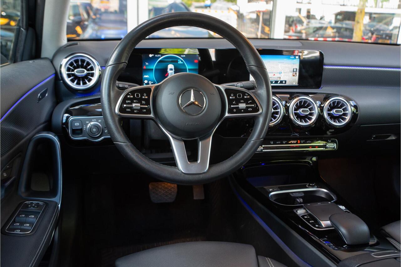 Mercedes-Benz A-KLASSE 180 Business Solution AMG Ambient Cruise Navigatie Camera Sportstoelen Leer LED 19" LMV