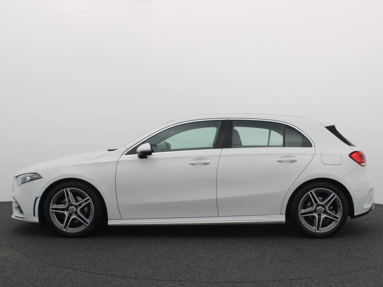 Mercedes-Benz A-KLASSE 180 Business Solution AMG WIDESCREEN / FULL LED / CARPLAY / CAMERA / STOELVERW / NAVI / CLIMA / PDC / NL-AUTO