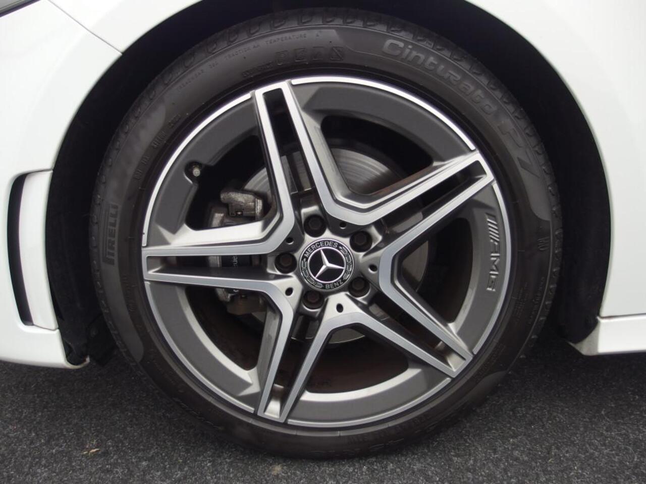 Mercedes-Benz A-KLASSE 180 Business Solution AMG WIDESCREEN / FULL LED / CARPLAY / CAMERA / STOELVERW / NAVI / CLIMA / PDC / NL-AUTO