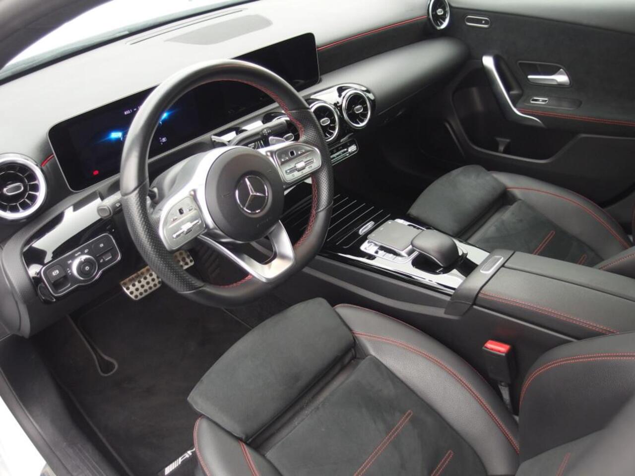 Mercedes-Benz A-KLASSE 180 Business Solution AMG WIDESCREEN / FULL LED / CARPLAY / CAMERA / STOELVERW / NAVI / CLIMA / PDC / NL-AUTO