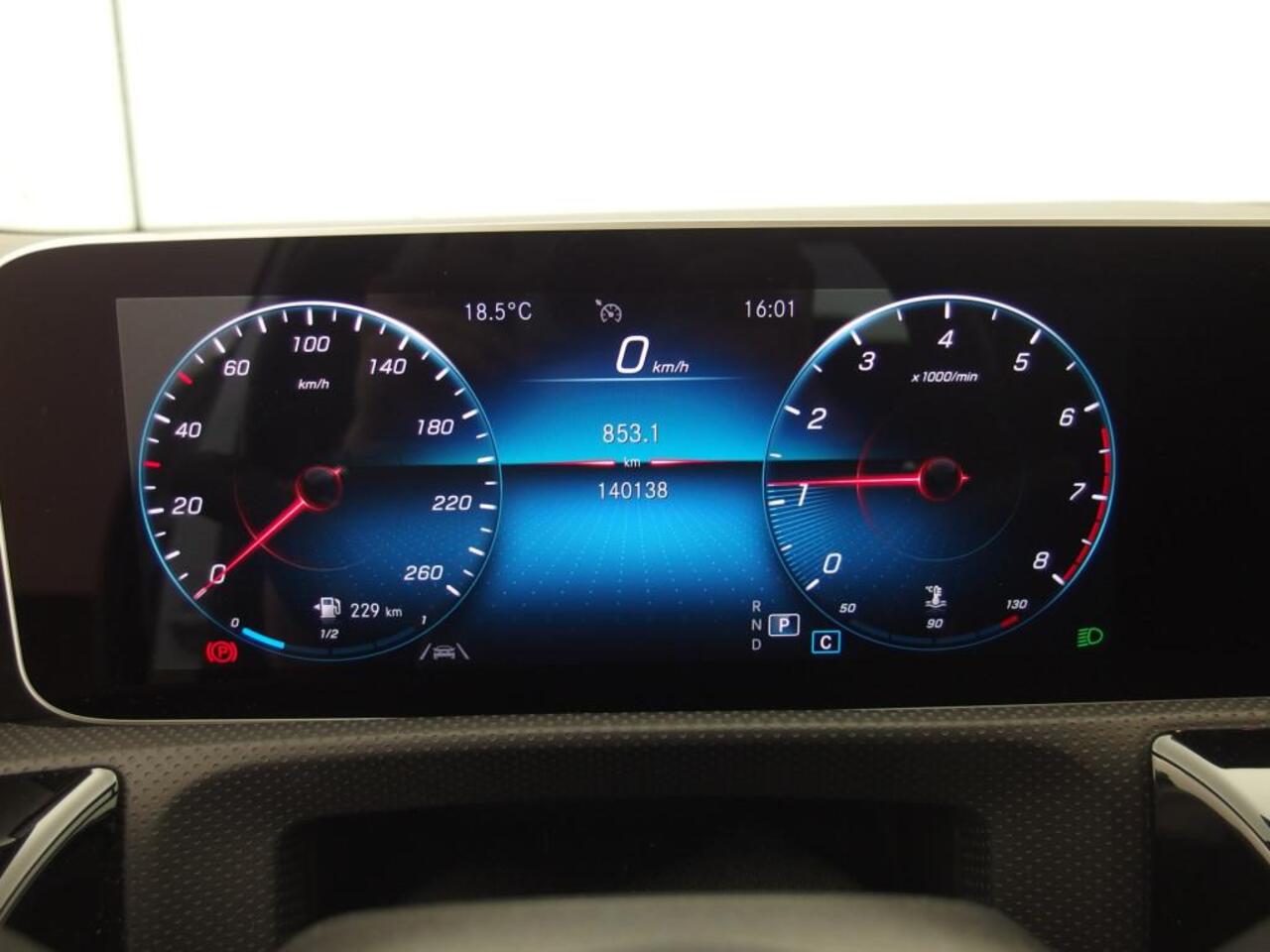 Mercedes-Benz A-KLASSE 180 Business Solution AMG WIDESCREEN / FULL LED / CARPLAY / CAMERA / STOELVERW / NAVI / CLIMA / PDC / NL-AUTO