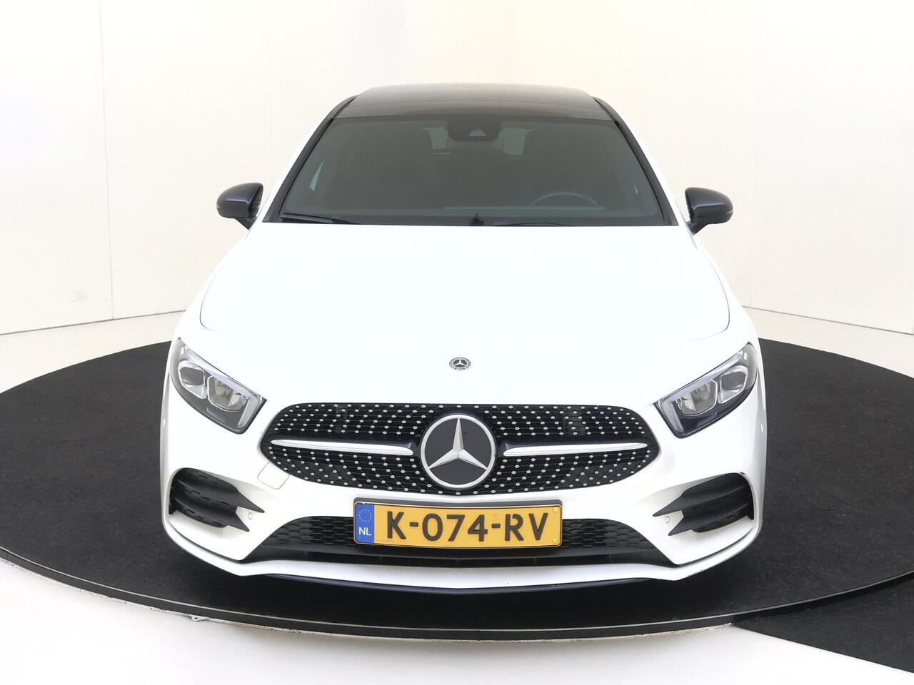 Mercedes-Benz A-KLASSE 180 Premium | AMG-Line | Panorama-dak | Multi-spaaks 19"