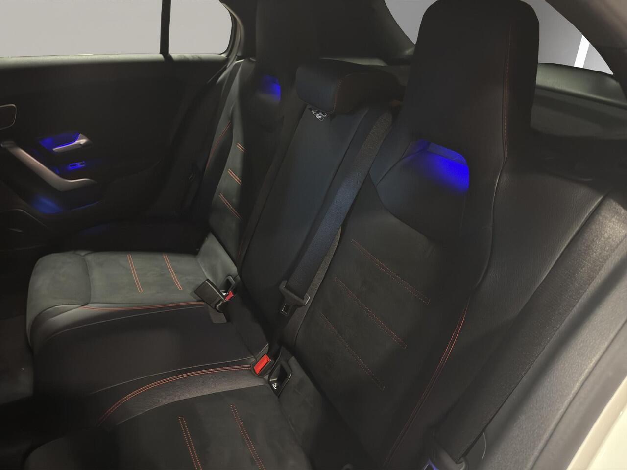 Mercedes-Benz A-KLASSE 220 Premium Plus AMG | Sfeer | 18"| Camera | Stoelverw | Parkeersensors | Burmester | Matrix |