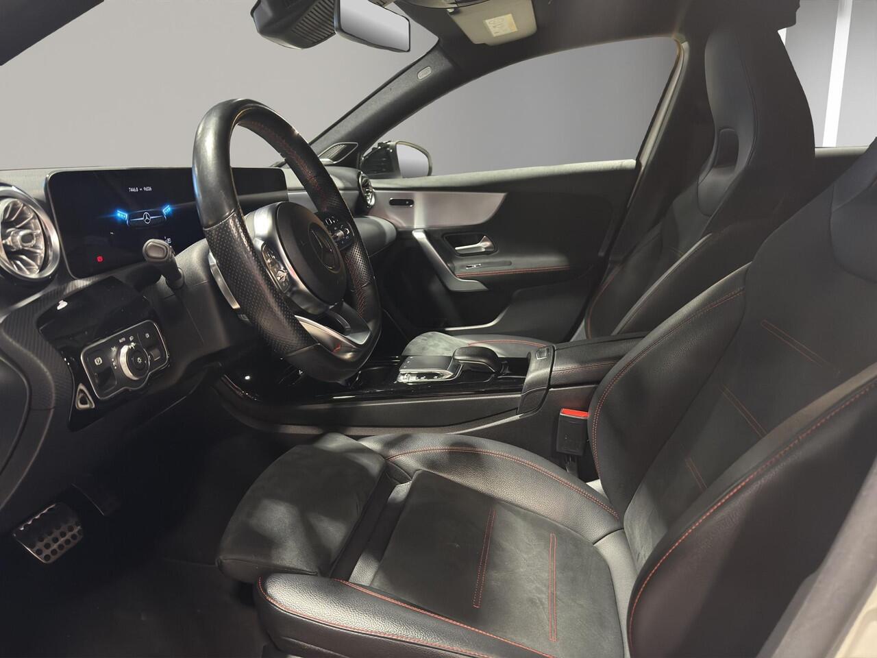 Mercedes-Benz A-KLASSE 220 Premium Plus AMG | Sfeer | 18"| Camera | Stoelverw | Parkeersensors | Burmester | Matrix |