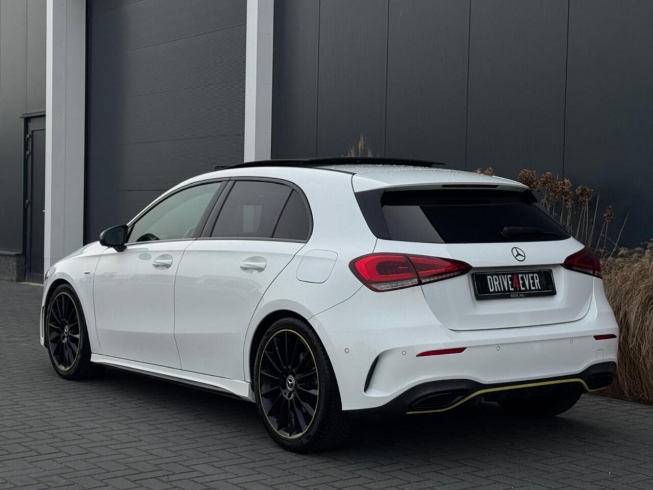 Mercedes-Benz A-KLASSE 200 AMG EDITION 1 M2020 PANO NAVI LEDER LED SFEER CR CONTROL