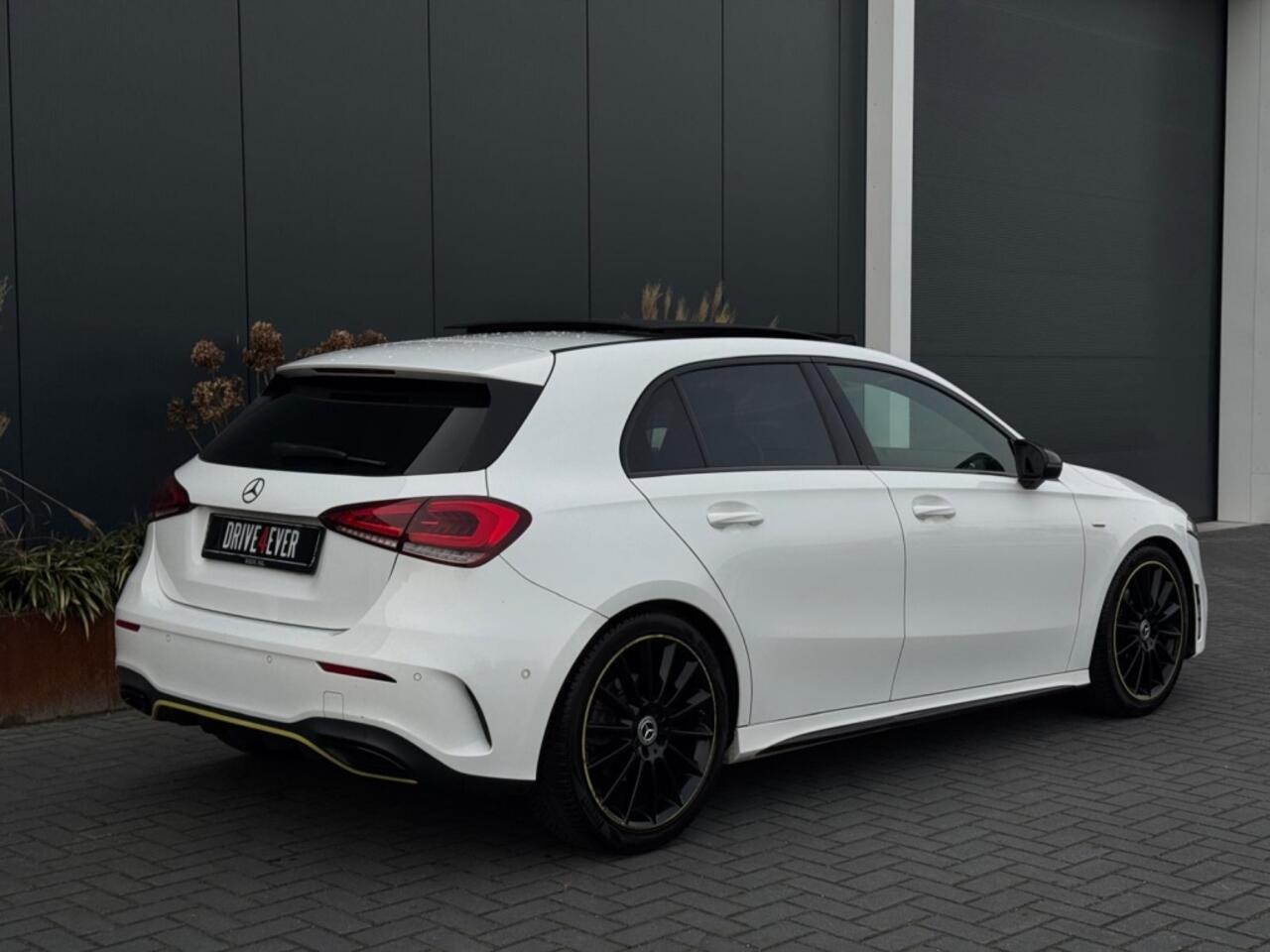 Mercedes-Benz A-KLASSE 200 AMG EDITION 1 M2020 PANO NAVI LEDER LED SFEER CR CONTROL