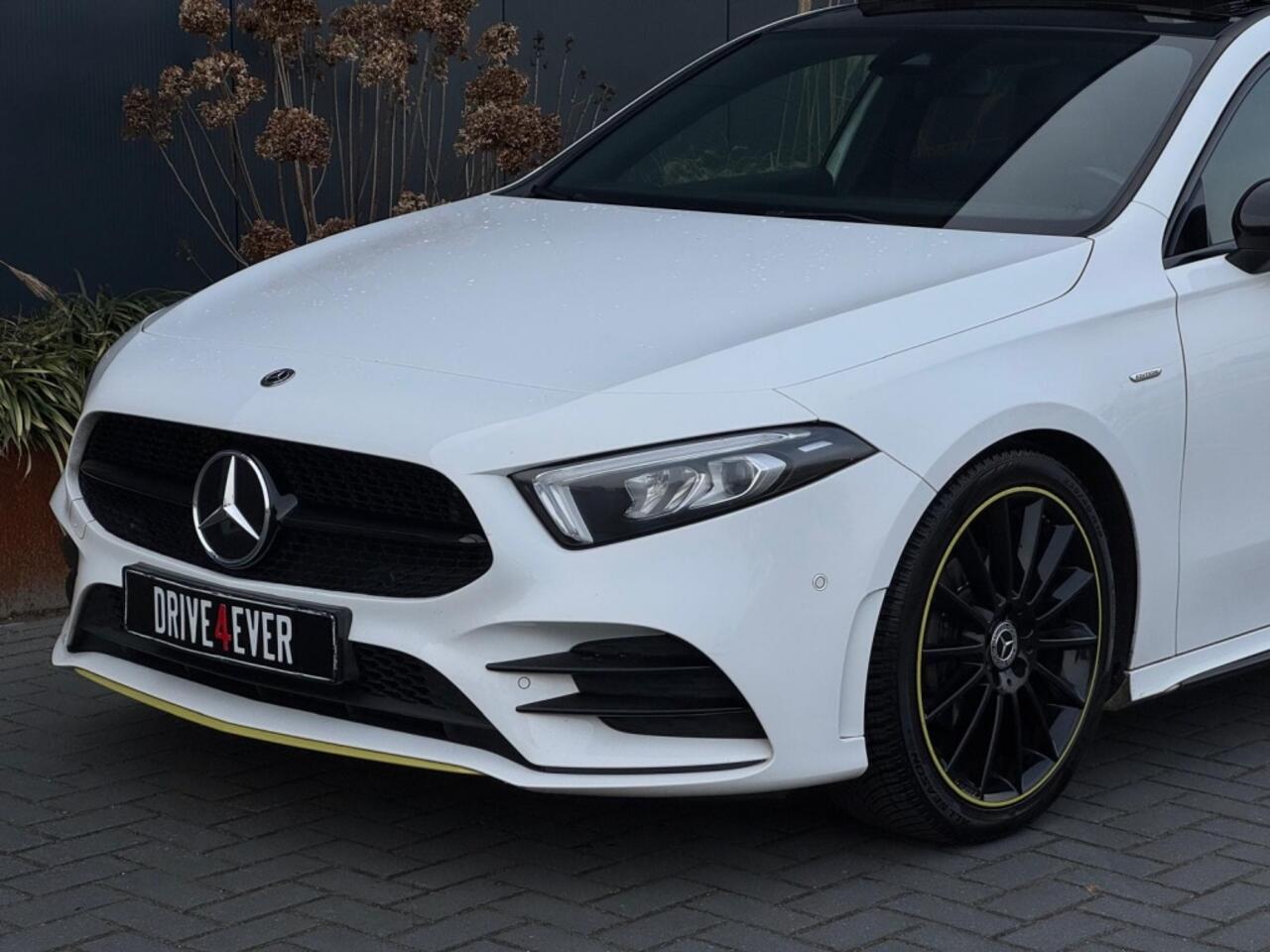 Mercedes-Benz A-KLASSE 200 AMG EDITION 1 M2020 PANO NAVI LEDER LED SFEER CR CONTROL