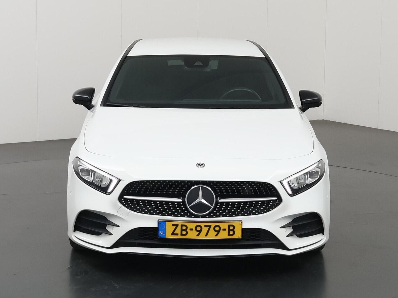 Mercedes-Benz A-KLASSE 180 Business Solution AMG Night Upgrade | Widescreen | Night | Sfeerverlichting | Stoelverwarming |