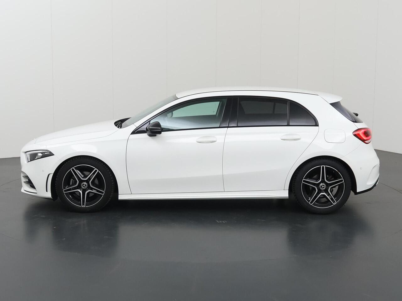 Mercedes-Benz A-KLASSE 180 Business Solution AMG Night Upgrade | Widescreen | Night | Sfeerverlichting | Stoelverwarming |