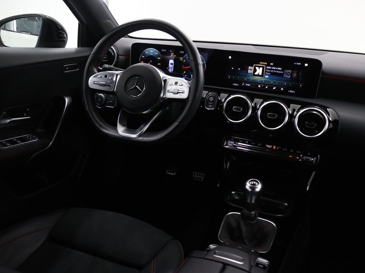 Mercedes-Benz A-KLASSE 180 Business Solution AMG Night Upgrade | Widescreen | Night | Sfeerverlichting | Stoelverwarming |