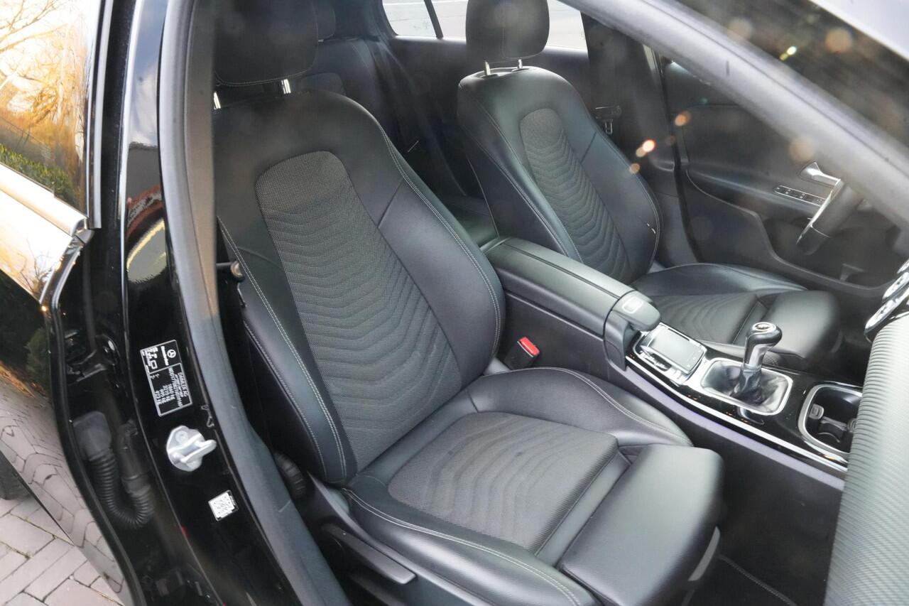 Mercedes-Benz A-KLASSE 160 Ambient LED Leer/Stof Camera