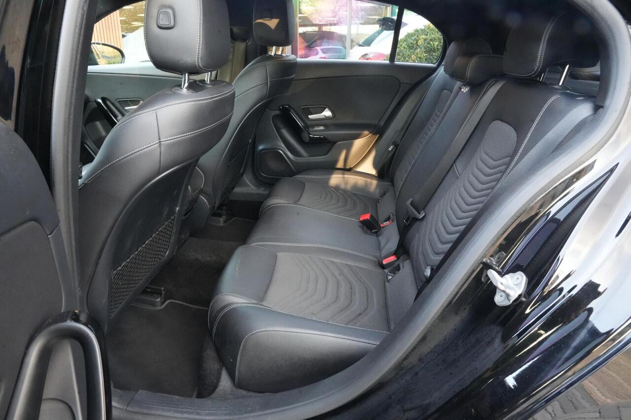 Mercedes-Benz A-KLASSE 160 Ambient LED Leer/Stof Camera