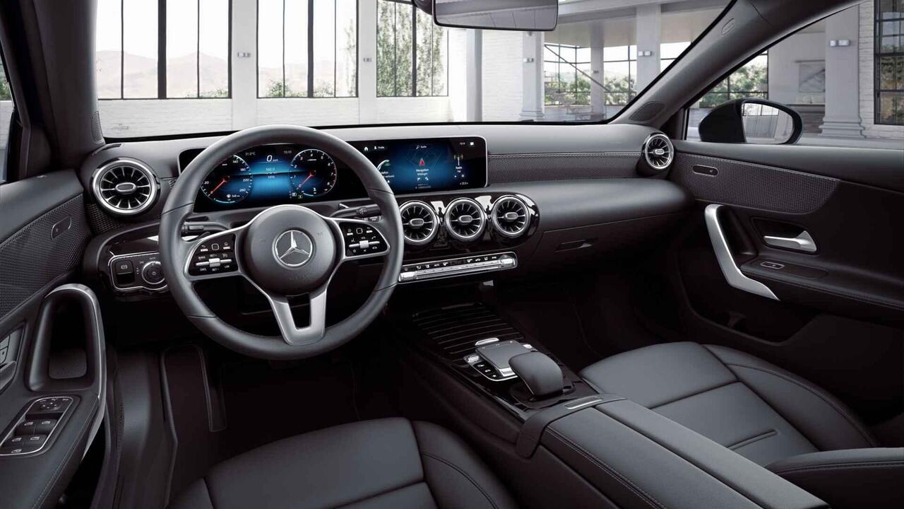 Mercedes-Benz A-KLASSE 200 Launch Edition Premium | AMG | Night | Panoramadak | Widescreen | Thermotronic |
