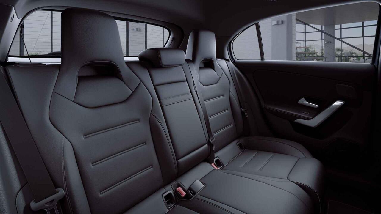Mercedes-Benz A-KLASSE 200 Launch Edition Premium | AMG | Night | Panoramadak | Widescreen | Thermotronic |