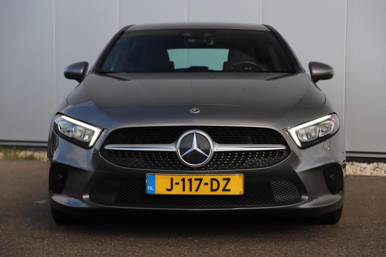 Mercedes-Benz A-KLASSE 160 Business Solution Luxury Lederen Sportstoelen Sfeerverlichting Widescreen 17 inch LMV Navigatie Carplay Achteruitrijcamera Full LED