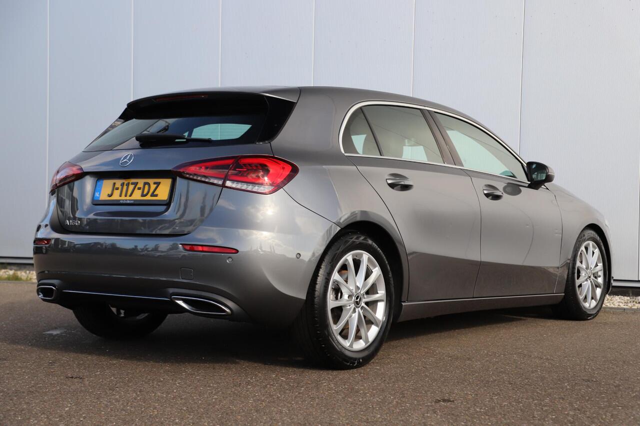 Mercedes-Benz A-KLASSE 160 Business Solution Luxury Lederen Sportstoelen Sfeerverlichting Widescreen 17 inch LMV Navigatie Carplay Achteruitrijcamera Full LED