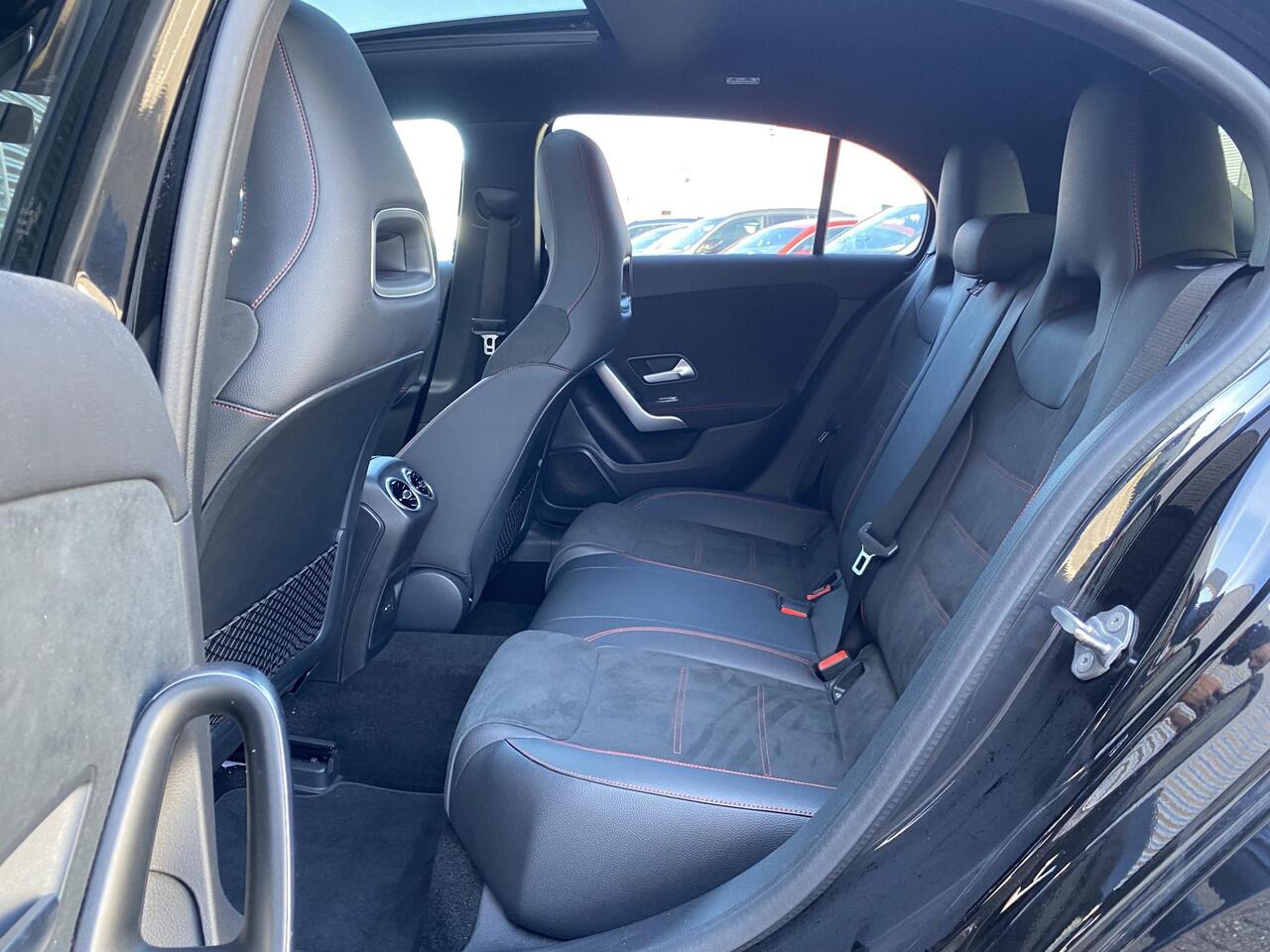 Mercedes-Benz A-KLASSE 180 AMG | Panoramadak | Night Pakket