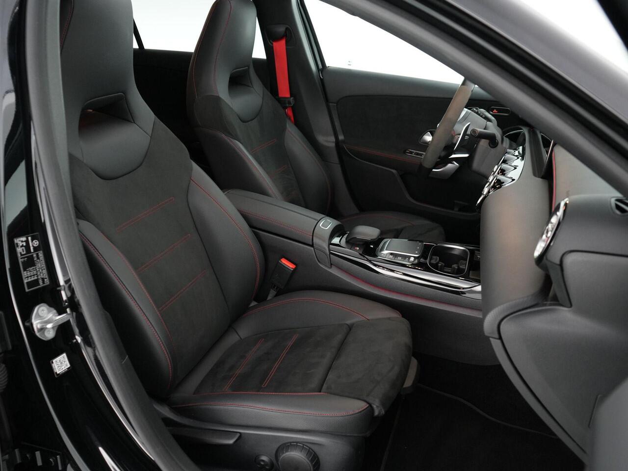 Mercedes-Benz A-KLASSE 45S AMG 420pk 4MATIC+ Premium Plus |Aero pakket|panoramadak|Burmester|memory|Apple Carplay|stoelverwarming|ambient light|draadloos laden|achteruitrijcamera|