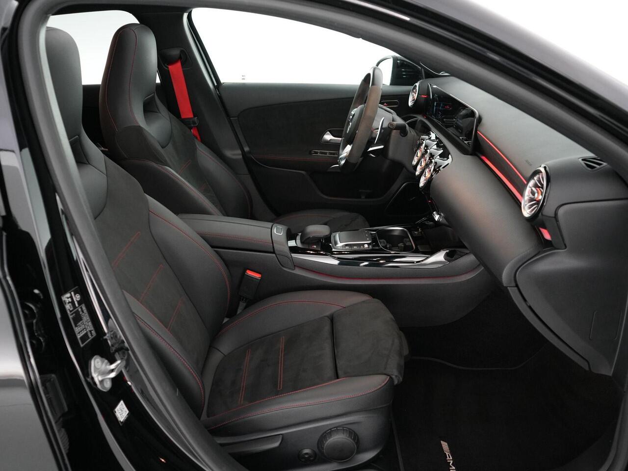 Mercedes-Benz A-KLASSE 45S AMG 420pk 4MATIC+ Premium Plus |Aero pakket|panoramadak|Burmester|memory|Apple Carplay|stoelverwarming|ambient light|draadloos laden|achteruitrijcamera|