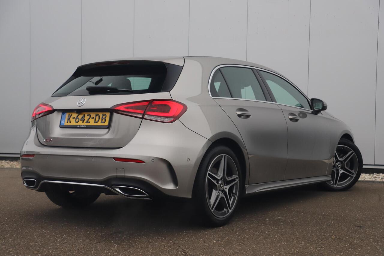 Mercedes-Benz A-KLASSE 160 AMG Line Widescreen Full LED Half Leder Sportstoelen Navigatie Camera Clima Lane Assist Cruise Parkeersensors 18 inch AMG LMV