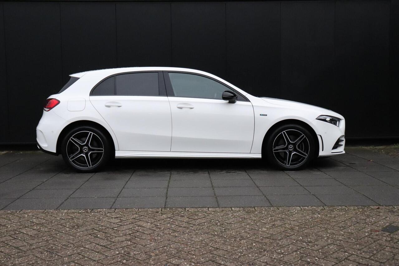 Mercedes-Benz A-KLASSE 250 e AMG | MEMORY | PANO-DAK | SPORTSTOELEN | TREKHAAK | SOH 98% |CAMERA | STOELVERW. |