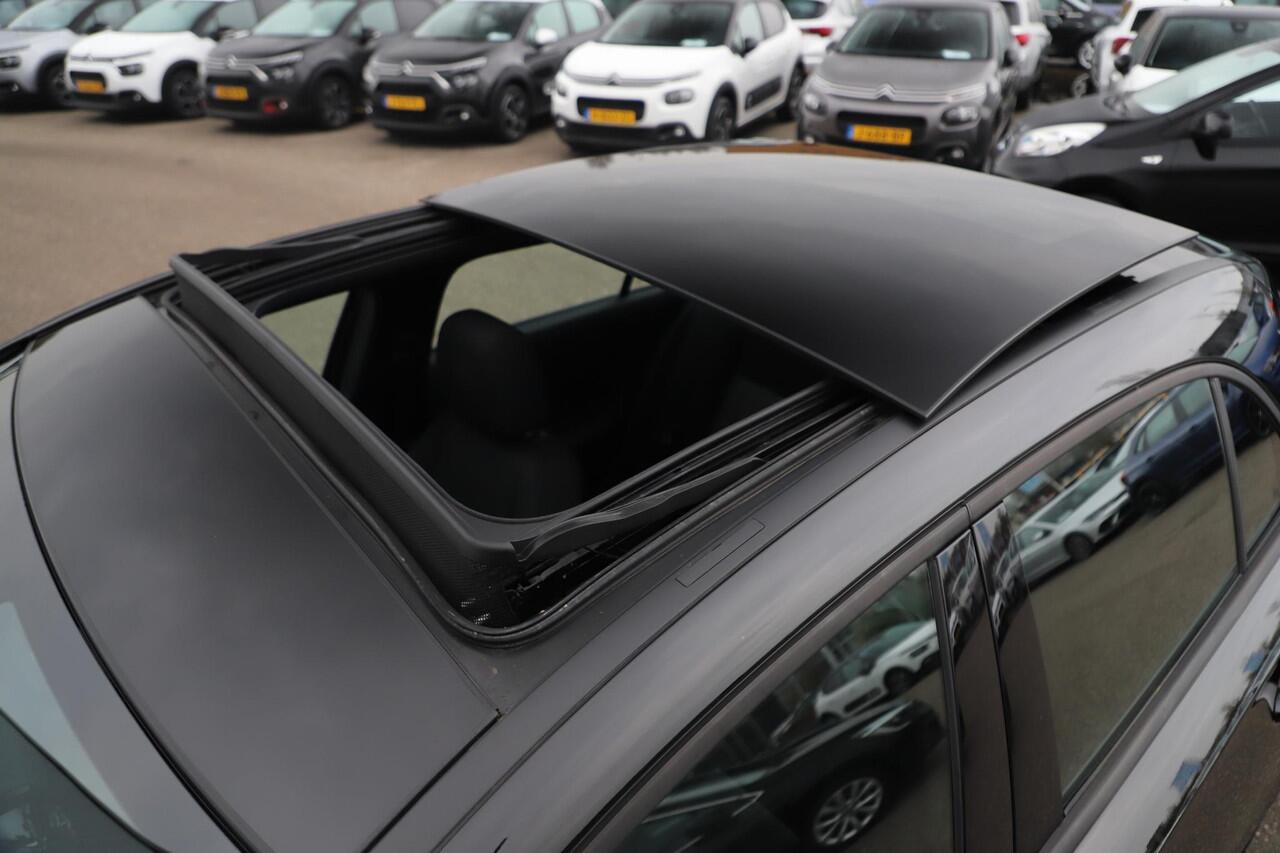 Mercedes-Benz A-KLASSE 160 Business Solution Panoramadak Widescreen Trekhaak 18 inch AMG Velgen Navigatie Camera Full LED Lane Assist Stoelverwarming