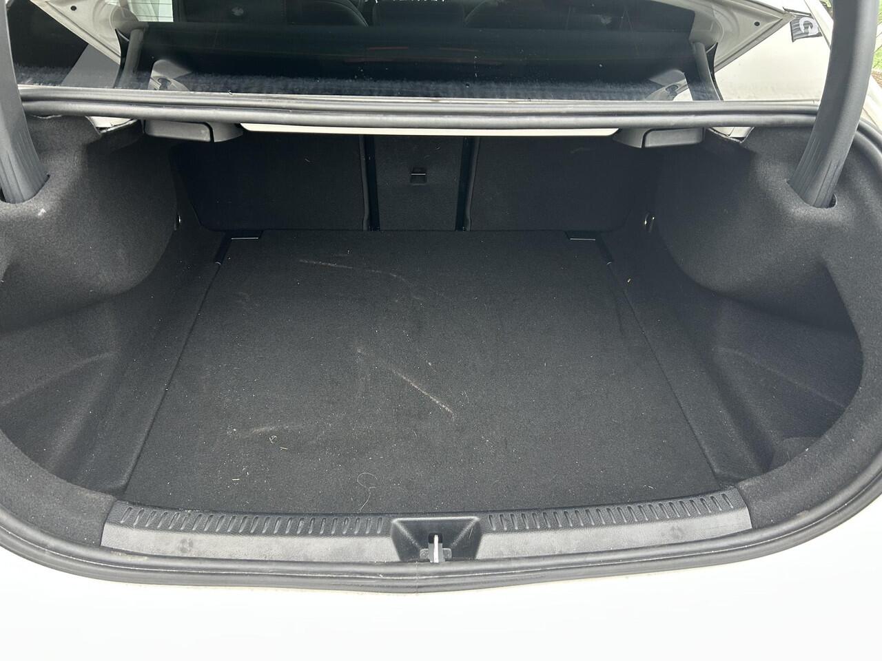 Mercedes-Benz A-KLASSE Limousine 180 AMG | Panoramadak | Cruise Control | Stoelverwarming