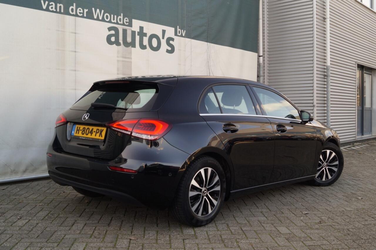 Mercedes-Benz A-KLASSE 180d Premium Style -LED-NAVI-ECC-PDC-CAM-
