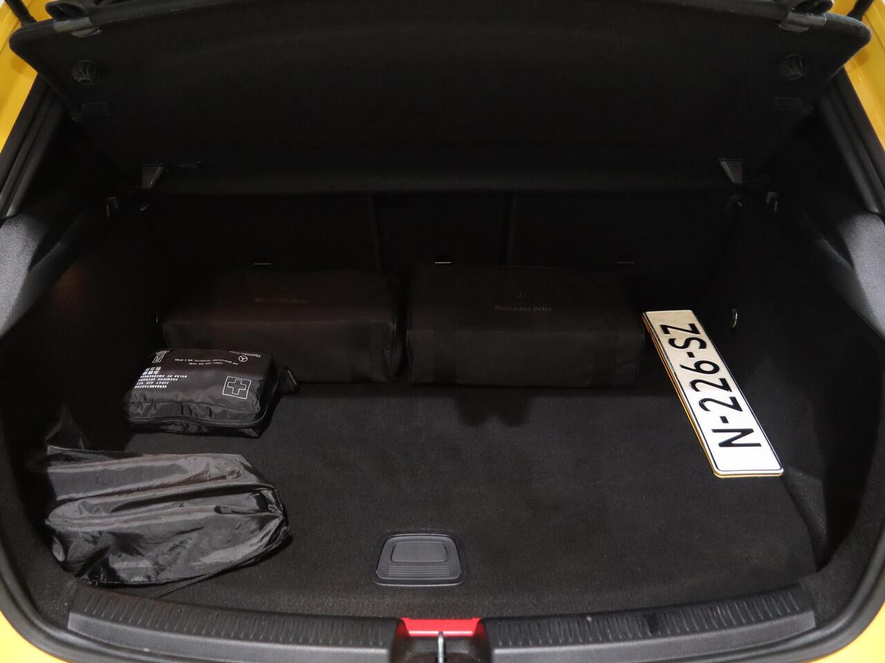 Mercedes-Benz A-KLASSE 250 e Premium | Night | Widescreen |