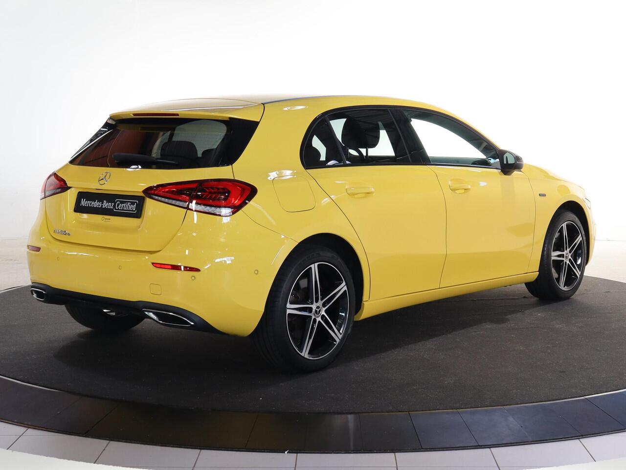 Mercedes-Benz A-KLASSE 250 e Premium | Night | Widescreen |