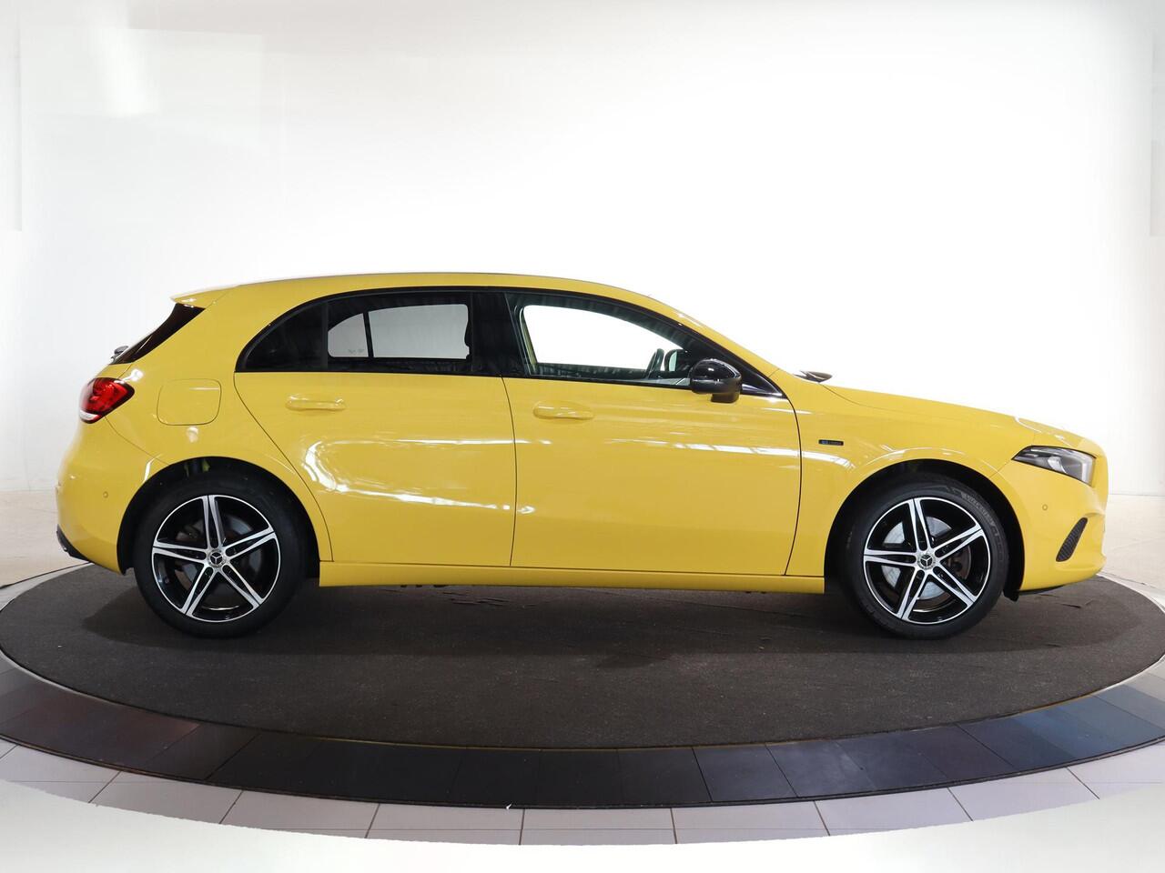 Mercedes-Benz A-KLASSE 250 e Premium | Night | Widescreen |