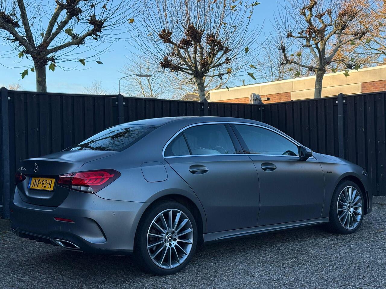 Mercedes-Benz A-KLASSE 250 e AMG Line