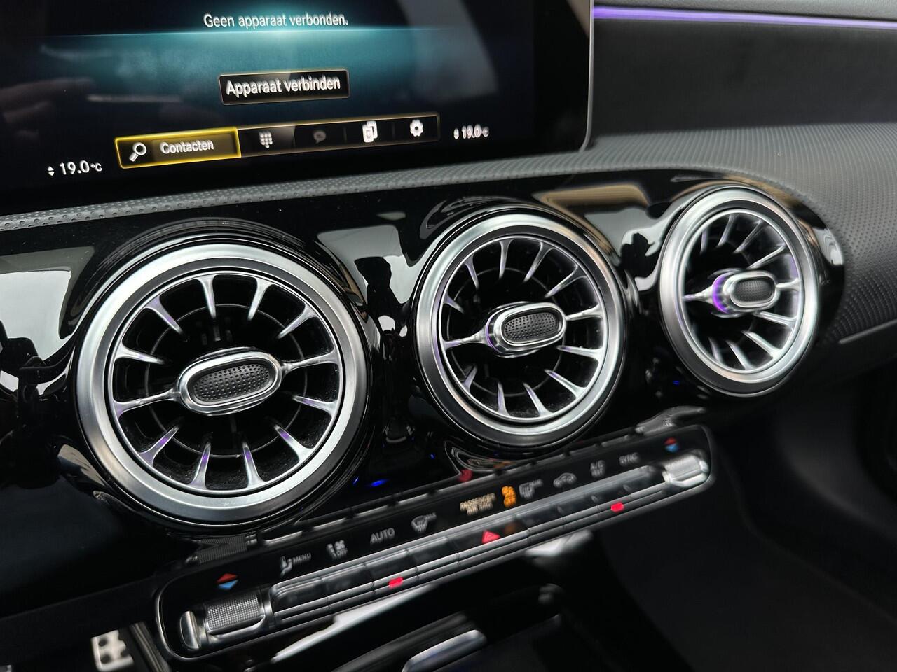 Mercedes-Benz A-KLASSE 200 Business AMG PANO|SFEERVERLICHTING|CAMERA|A35 UITLAAT