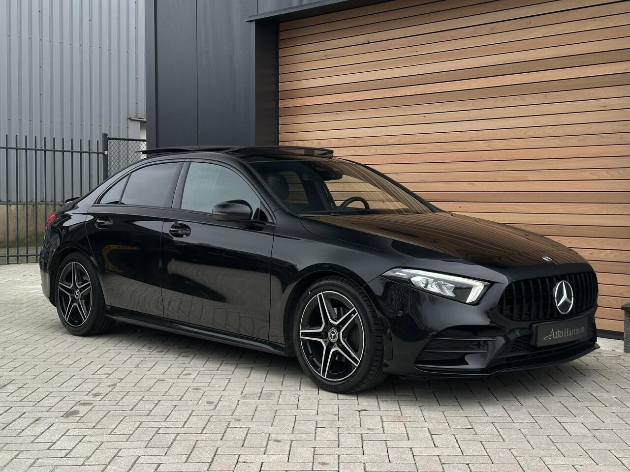 Mercedes-Benz A-KLASSE 200 Business AMG PANO|SFEERVERLICHTING|CAMERA|A35 UITLAAT
