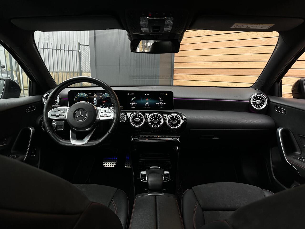 Mercedes-Benz A-KLASSE 200 Business AMG PANO|SFEERVERLICHTING|CAMERA|A35 UITLAAT