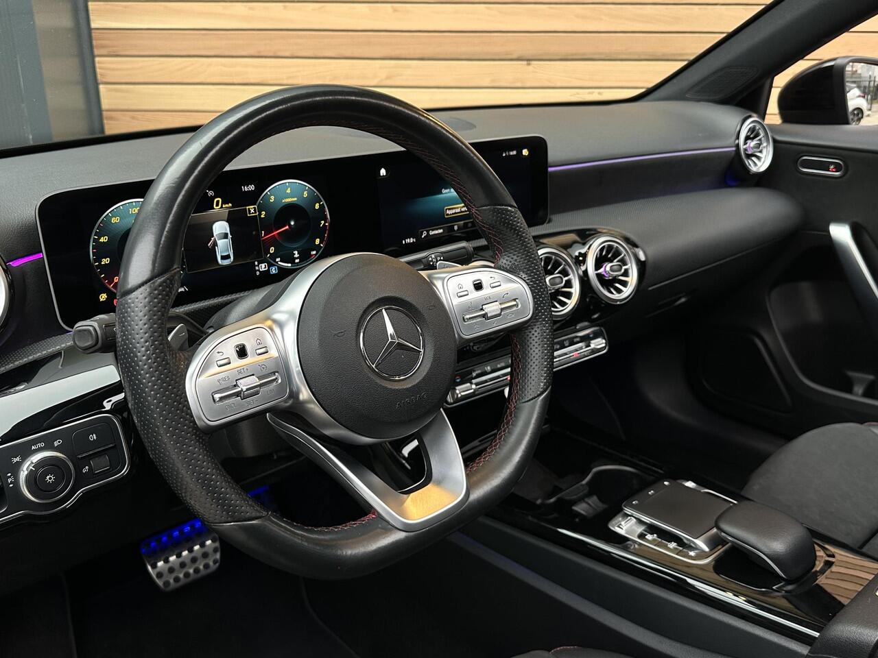 Mercedes-Benz A-KLASSE 200 Business AMG PANO|SFEERVERLICHTING|CAMERA|A35 UITLAAT