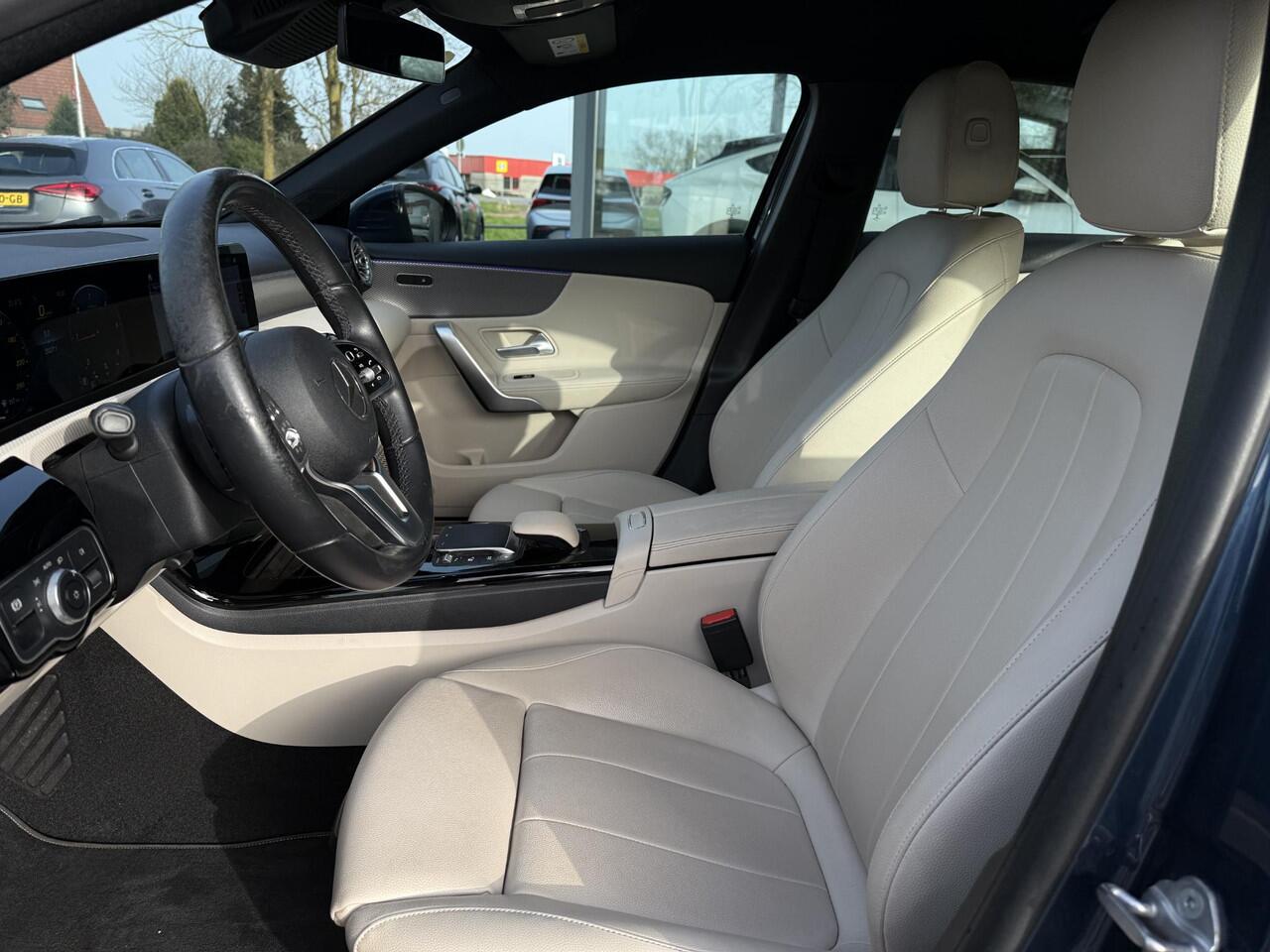 Mercedes-Benz A-KLASSE Aut. 180d Business Sol. Luxury Line | Navi | Camera | Sfeer Verlichting |