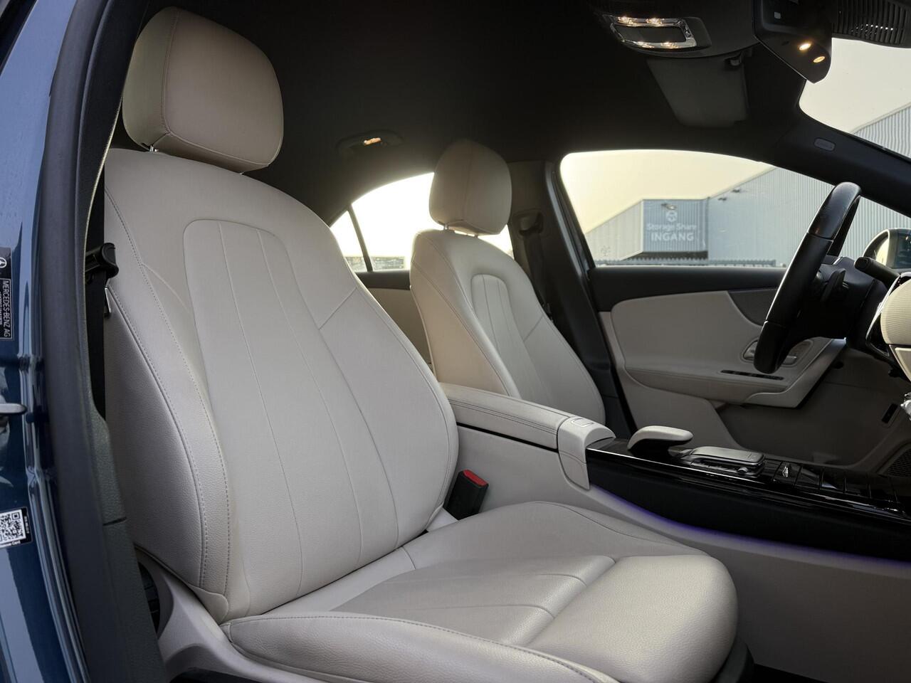 Mercedes-Benz A-KLASSE Aut. 180d Business Sol. Luxury Line | Navi | Camera | Sfeer Verlichting |