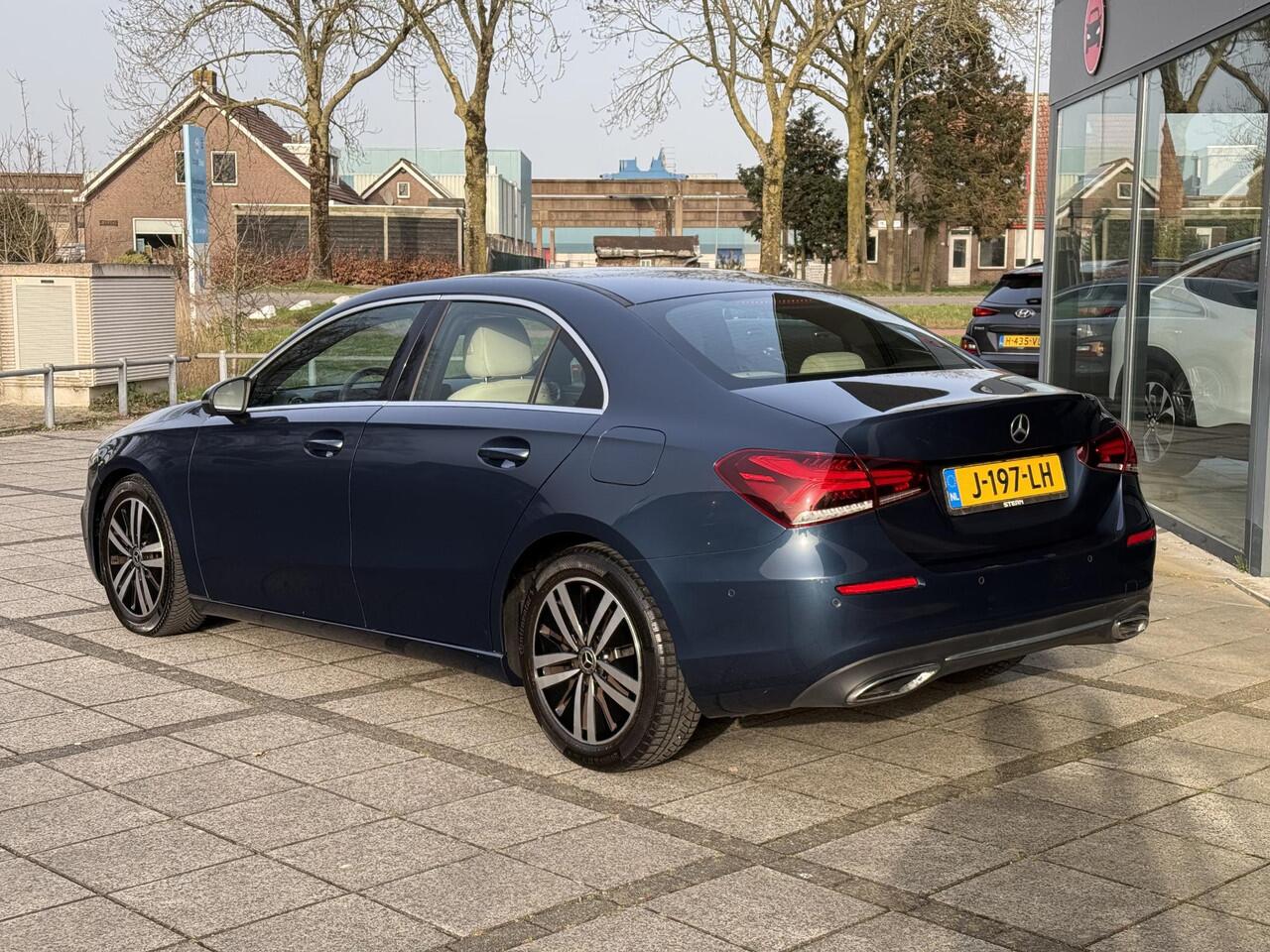 Mercedes-Benz A-KLASSE Aut. 180d Business Sol. Luxury Line | Navi | Camera | Sfeer Verlichting |