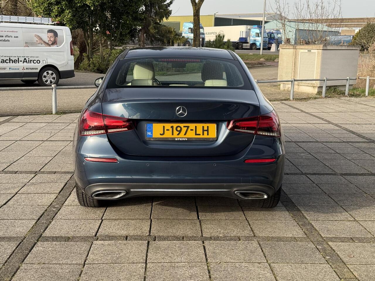 Mercedes-Benz A-KLASSE Aut. 180d Business Sol. Luxury Line | Navi | Camera | Sfeer Verlichting |