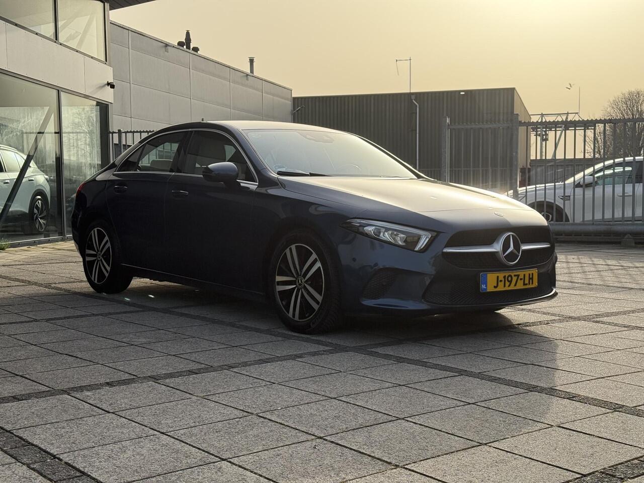 Mercedes-Benz A-KLASSE Aut. 180d Business Sol. Luxury Line | Navi | Camera | Sfeer Verlichting |