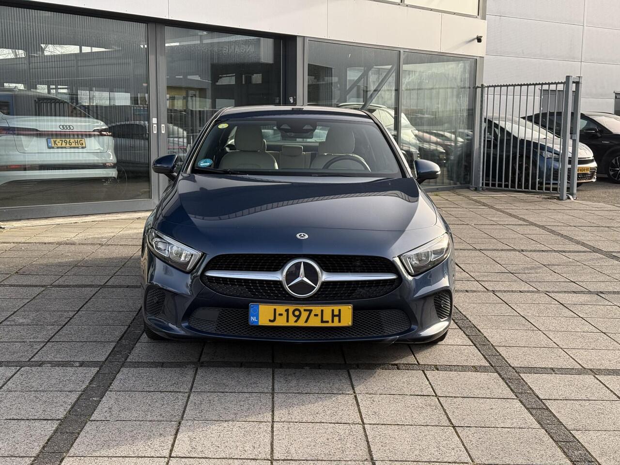 Mercedes-Benz A-KLASSE Aut. 180d Business Sol. Luxury Line | Navi | Camera | Sfeer Verlichting |
