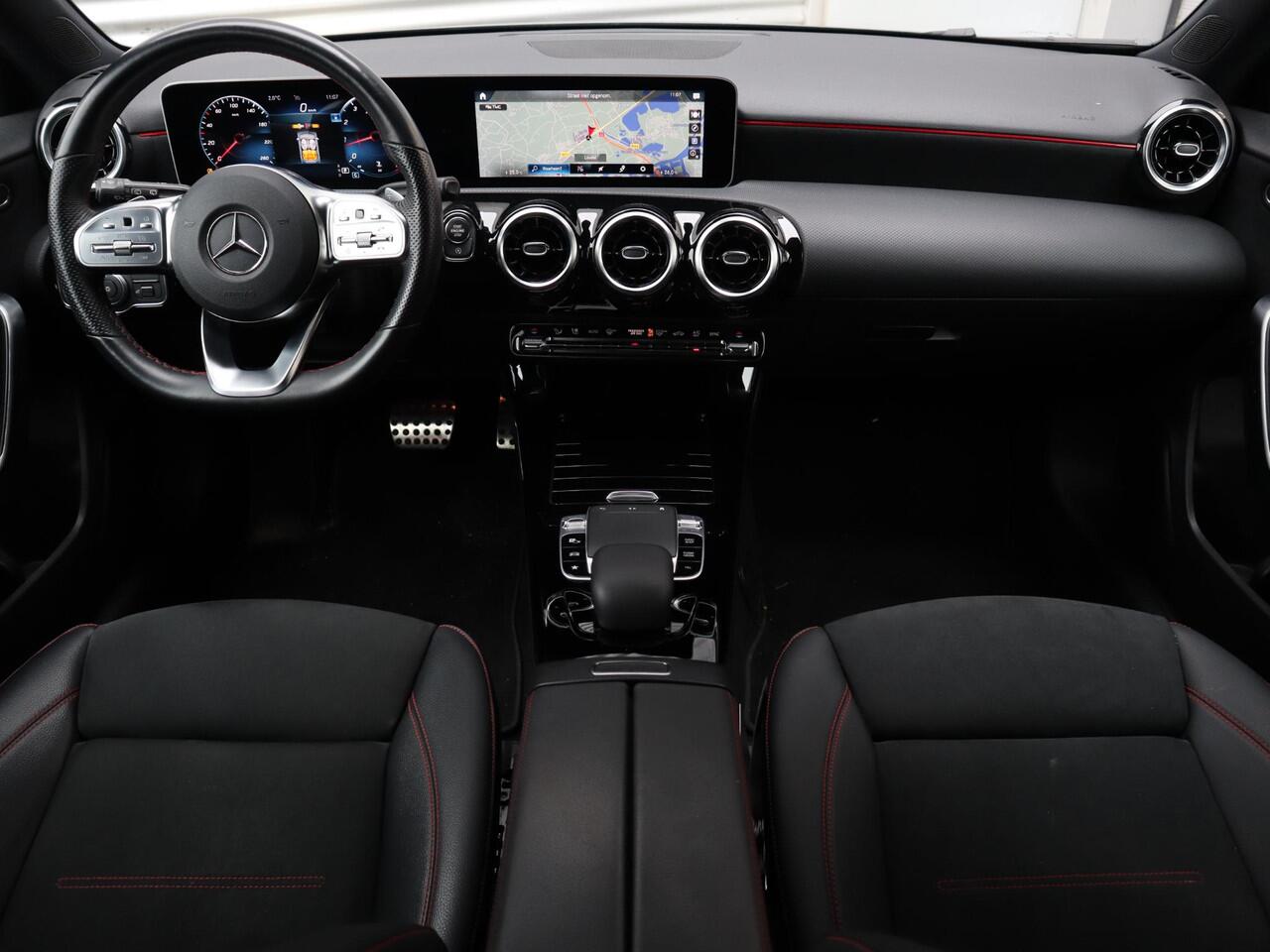 Mercedes-Benz A-KLASSE 220 Launch Edition